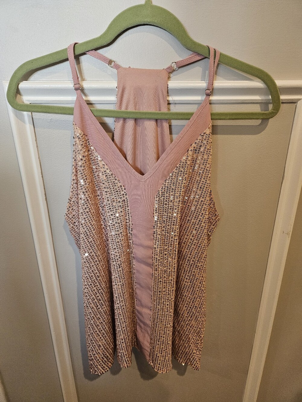 Razer back v-neck spaghetti strap champagne blush pink sequin cami. Size Medium